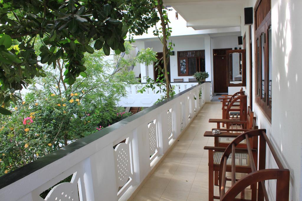 Unawatuna Beach Bungalow - Room photo