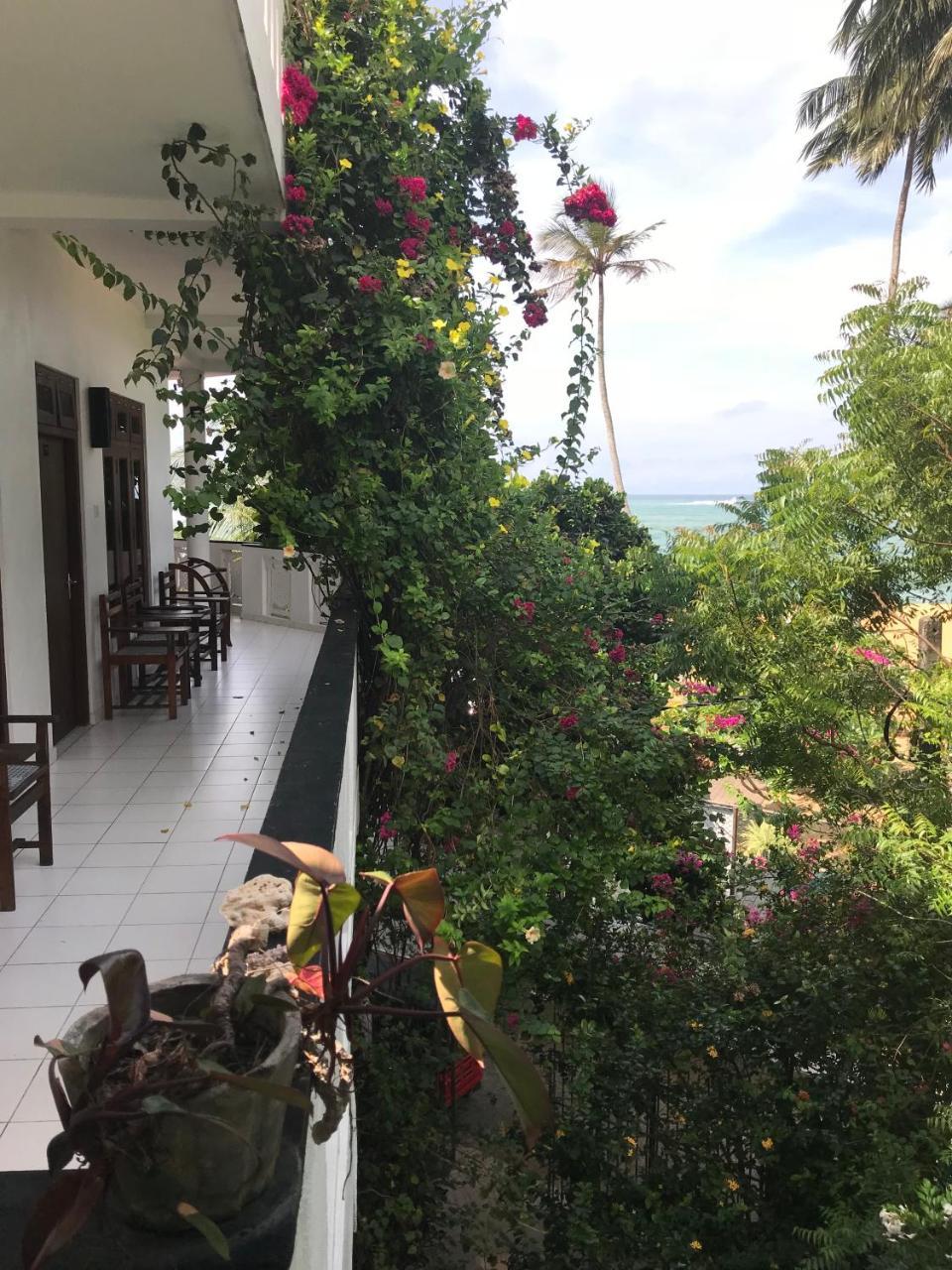 Unawatuna Beach Bungalow - Exterior photo